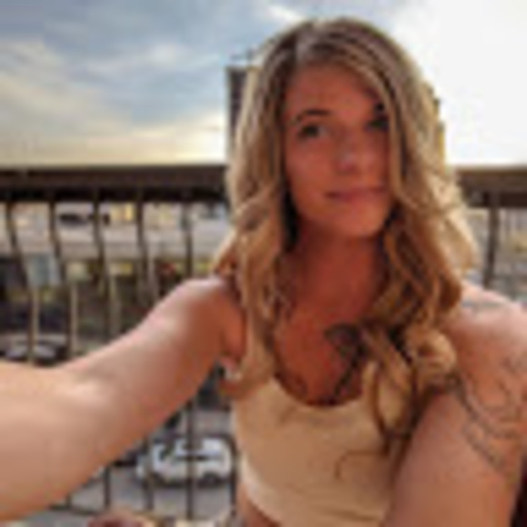 Meet your Posher, Hailey - Picture 1 of 1